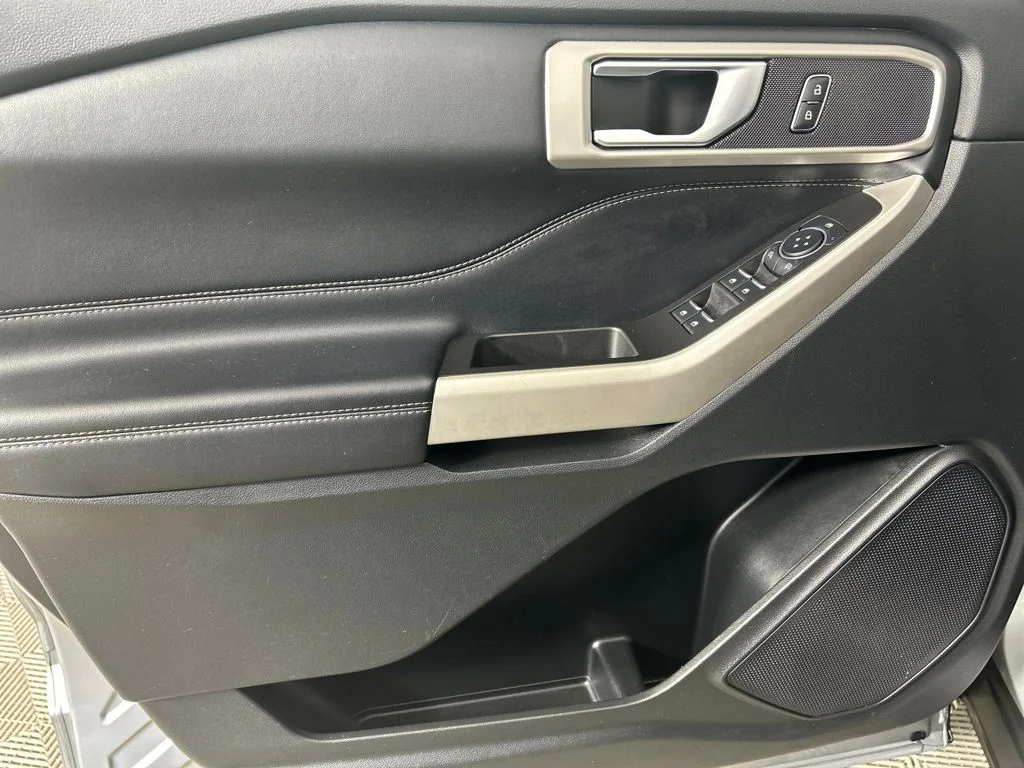 Used 2023 Silver Ford XLT image 11