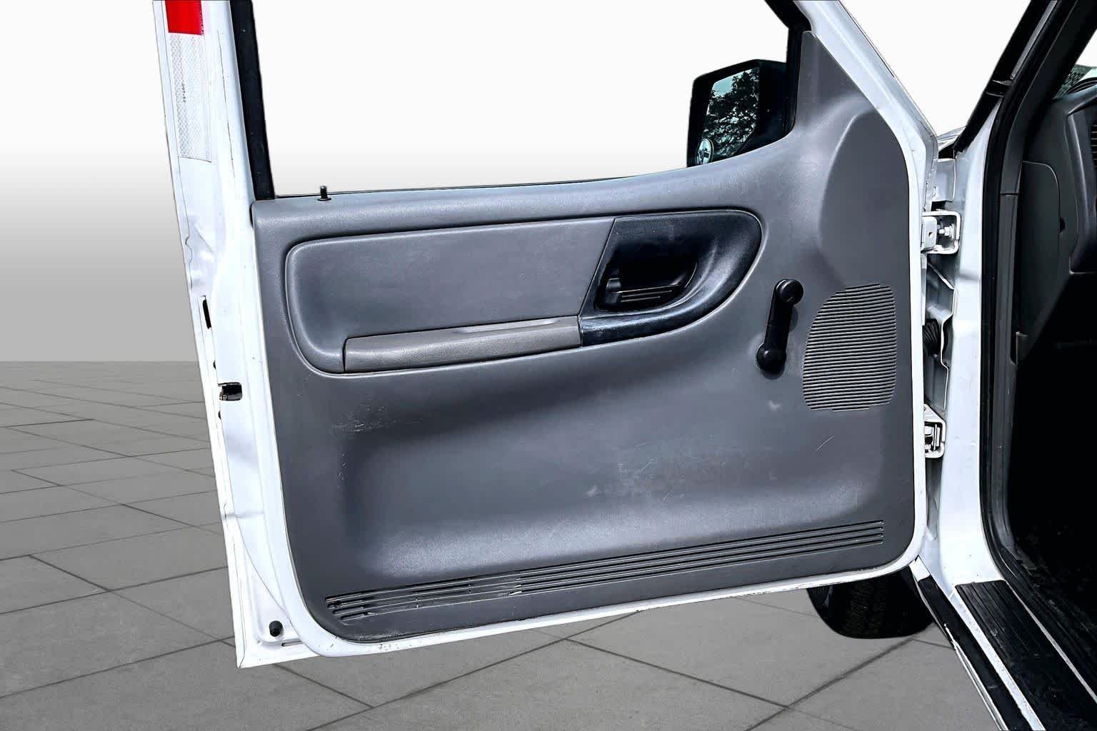 Used 2011 Oxford White Ford XL image 23