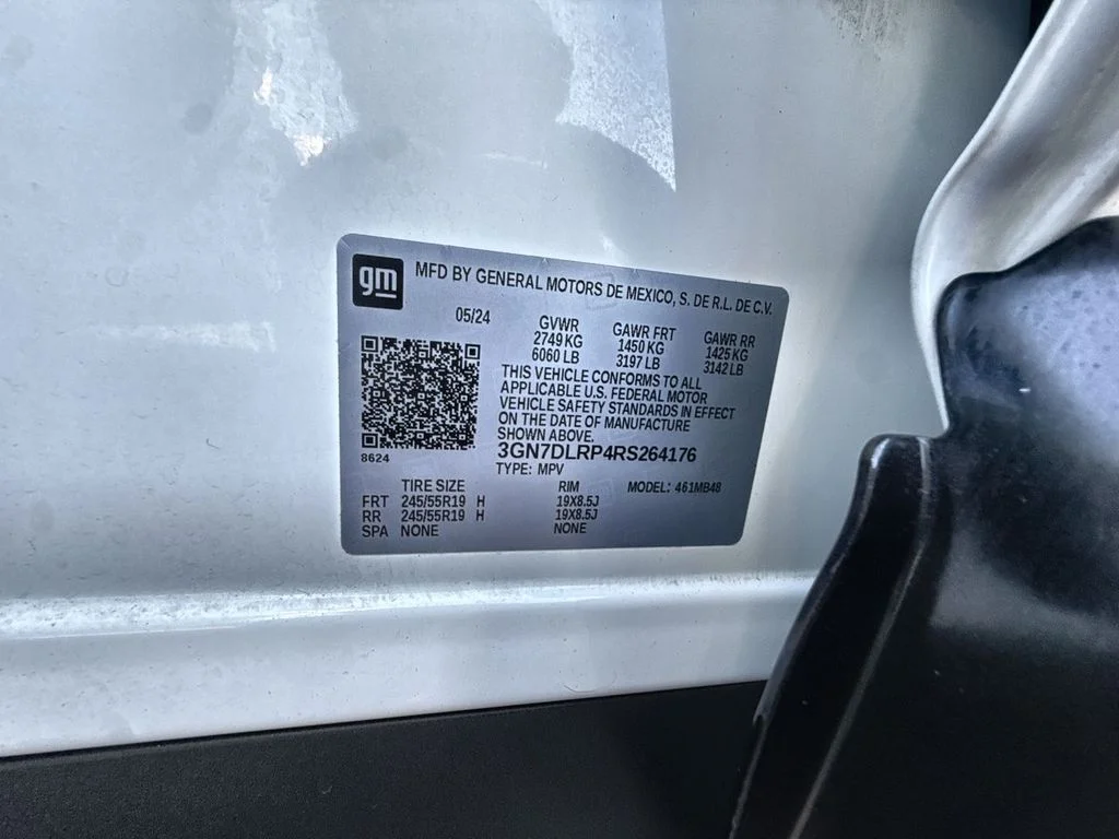 Used 2024 Summit White Chevrolet LT image 33