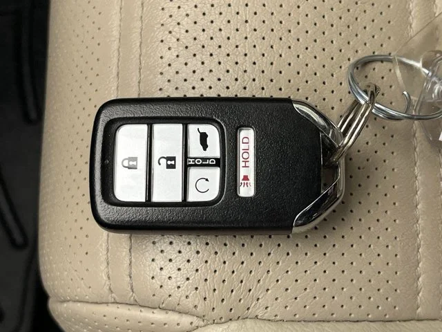 Used 2018 White Diamond Pearl Honda EX-L image 26