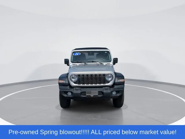 Used 2024 Silver Jeep Sport S image 3