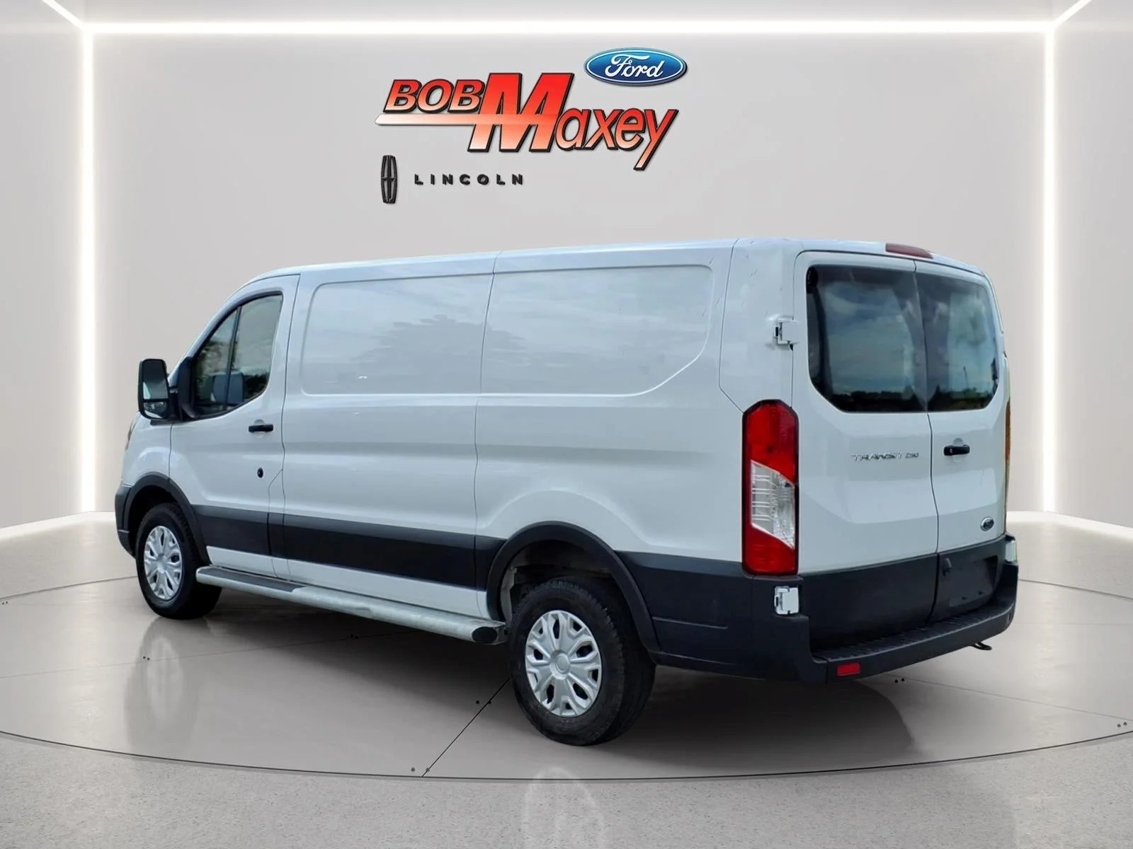 Used 2025 Oxford White Ford Base image 7