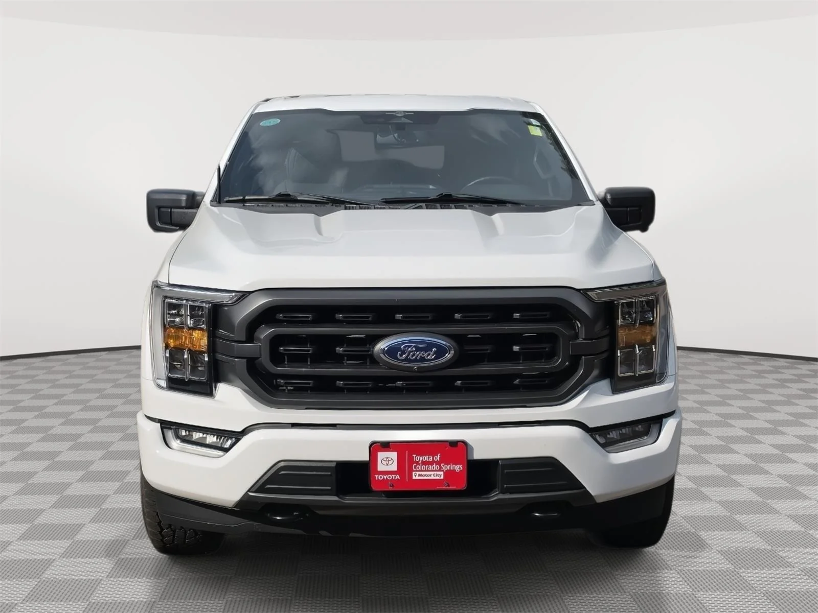 Used 2023 Oxford White Ford XLT image 2