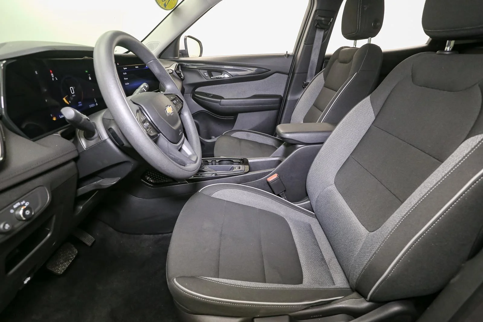 Used 2024 Summit White Chevrolet LT image 39