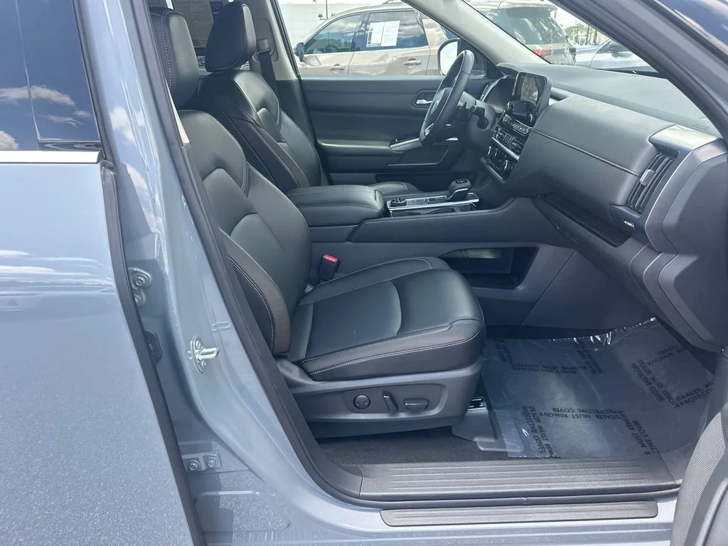 Used 2024 Gray Nissan SL image 11