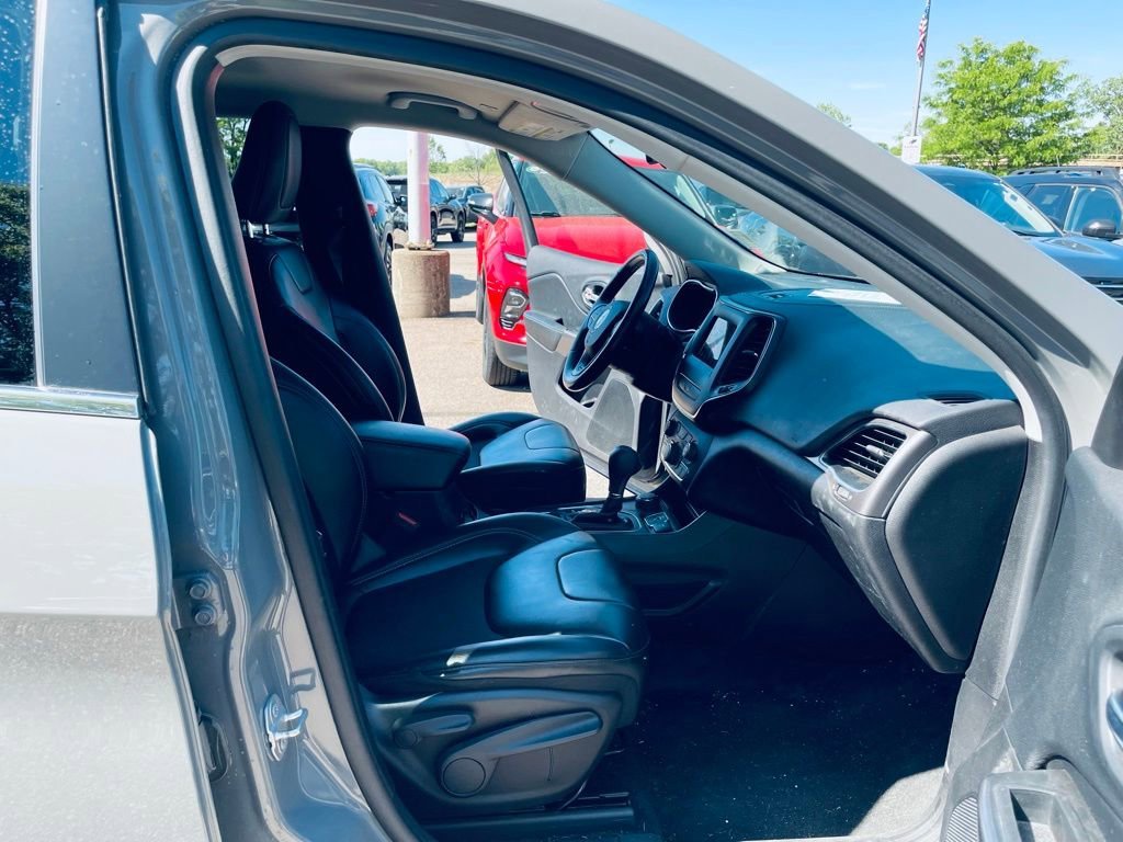Used 2019 Sting-gray Clearc Jeep Latitude Plus image 23