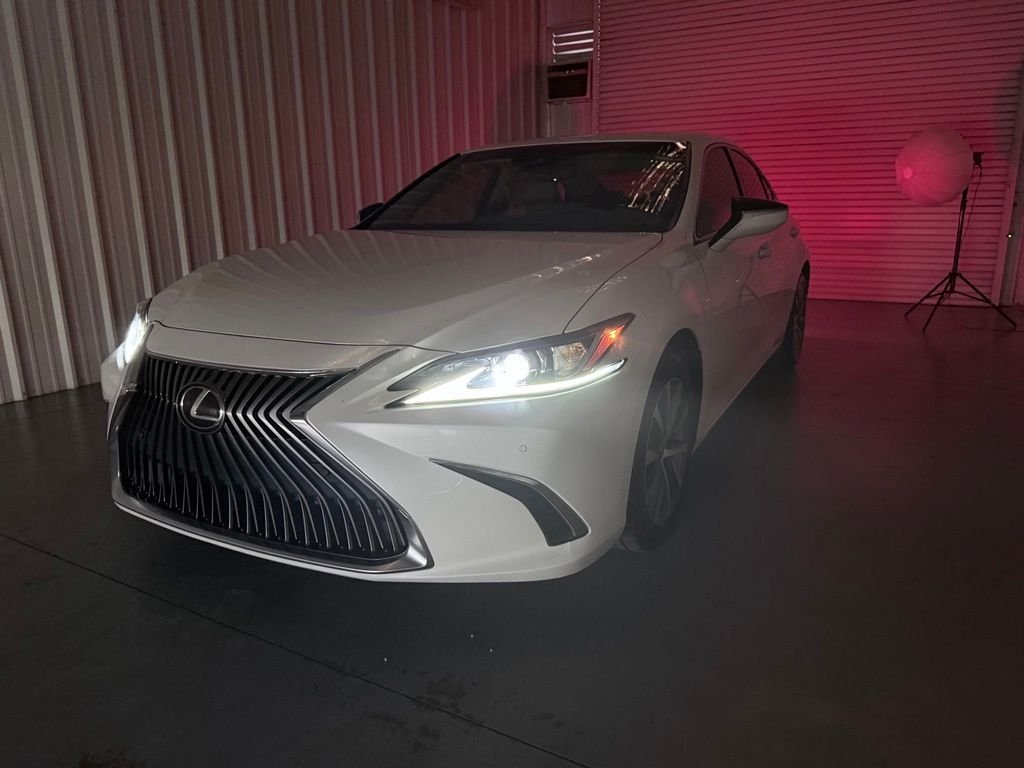 Used 2021 White Lexus 350 image 9