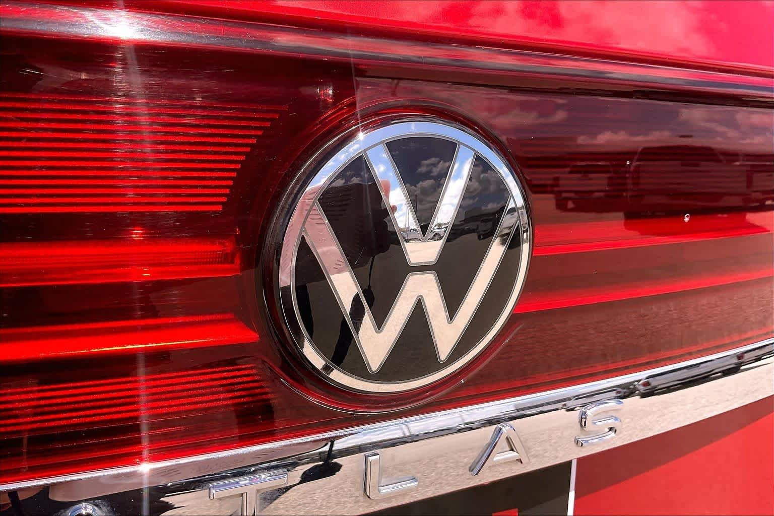 Used 2024 Aurora Red Metallic Volkswagen 2.0T SE w/Technology image 30
