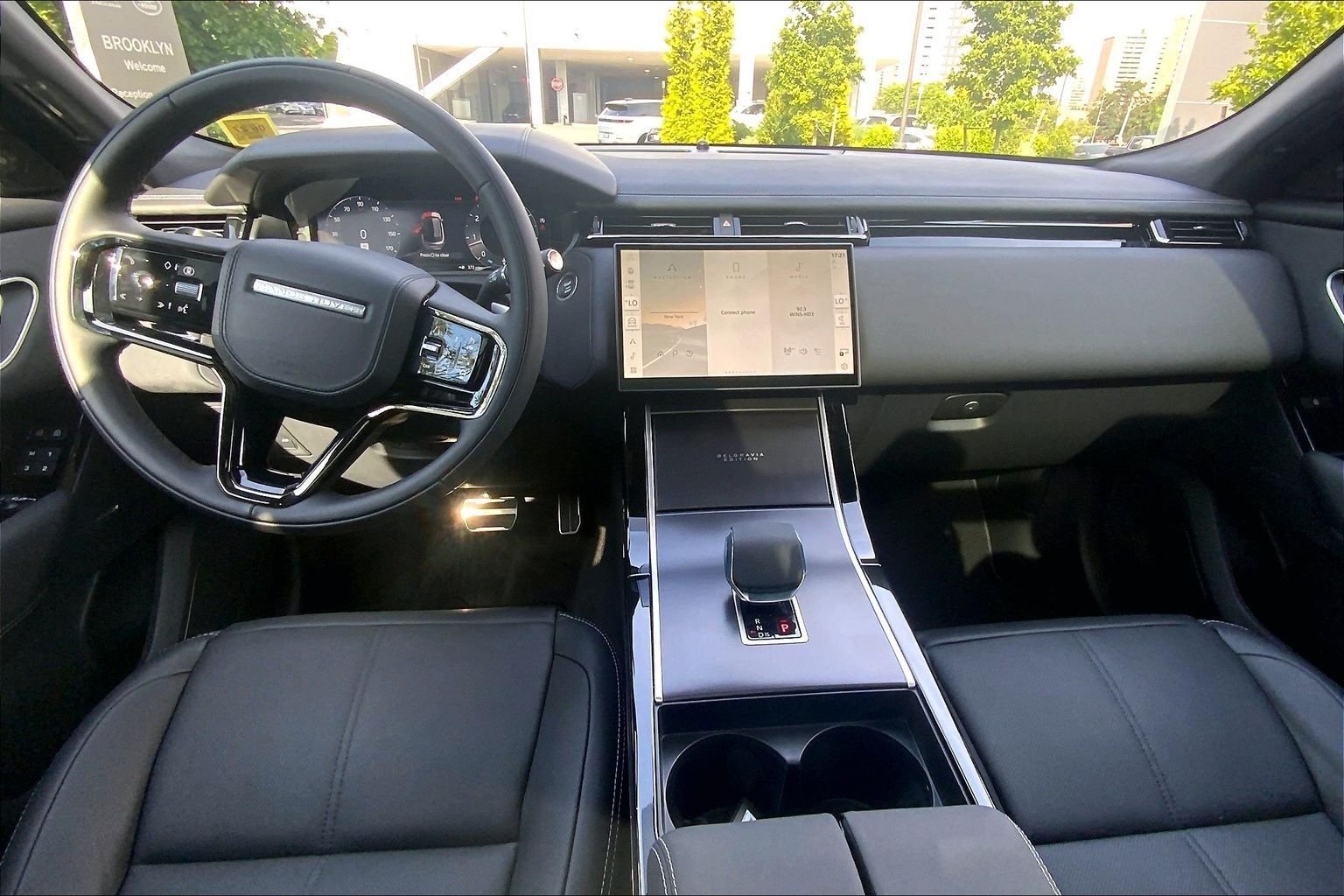 New 2026 Santorini Black LAND ROVER  image 5