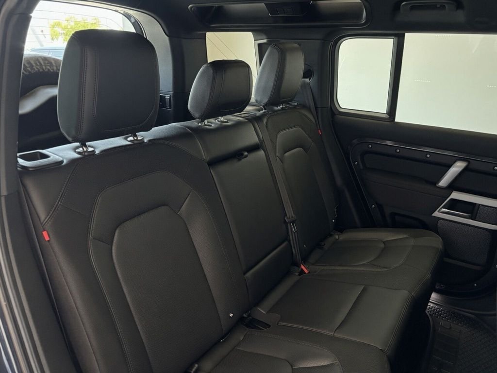 Used 2023 Gray Land Rover X-Dynamic SE image 15