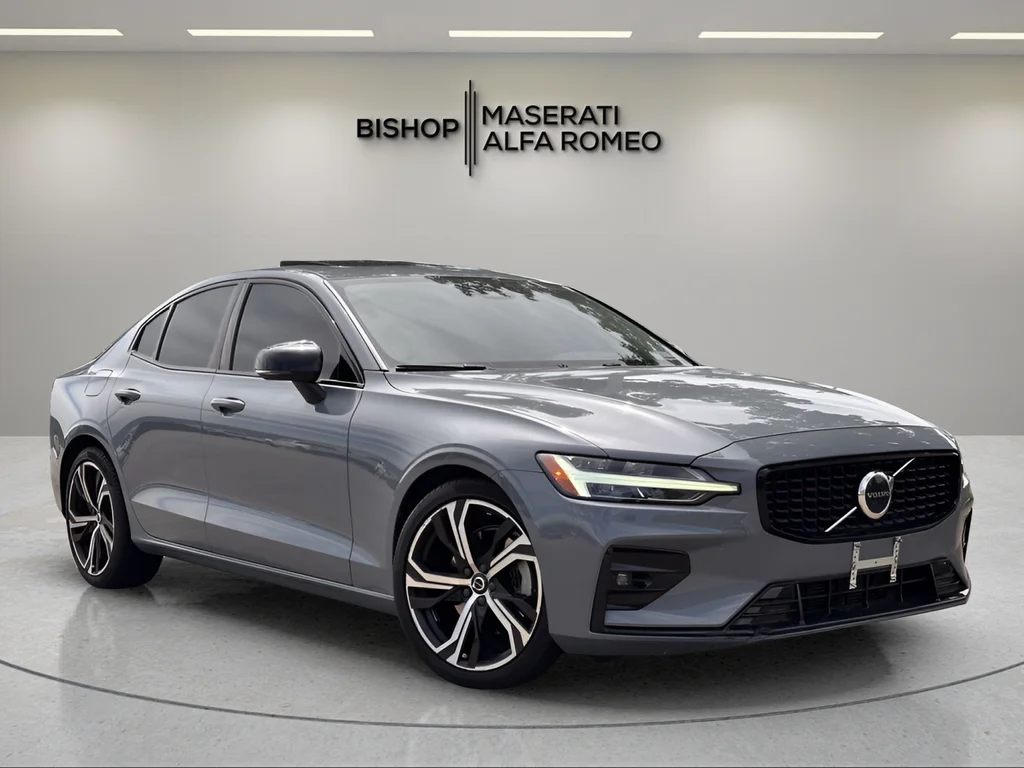2024 Volvo S60 B5 Core Dark Theme's photo