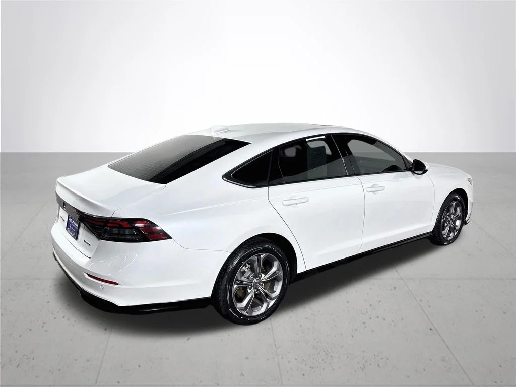 Used 2024 White Honda EX-L image 6