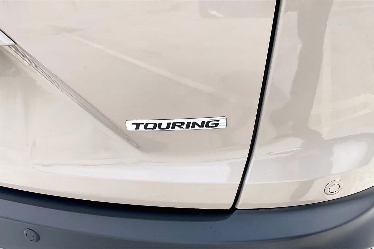 Used 2017 White Diamond Pearl Honda Touring image 10