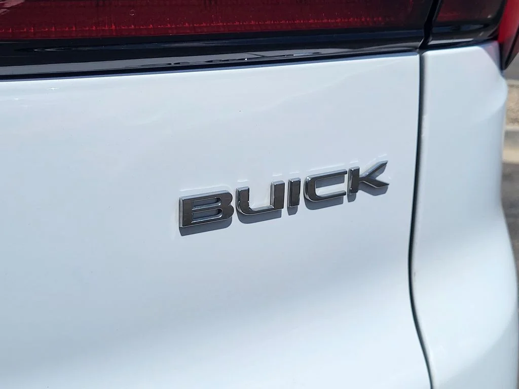 Used 2025 Summit White Buick Preferred image 8