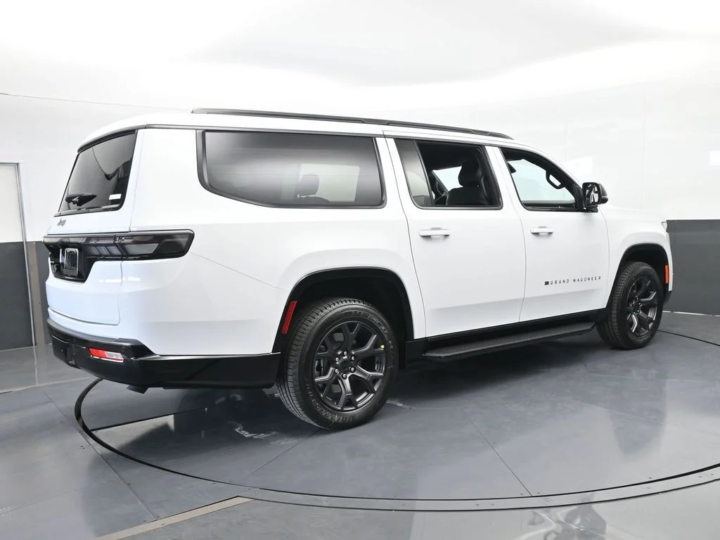 New 2026 Bright White Clear-Coat Exterior Paint Jeep Limited Altitude image 6