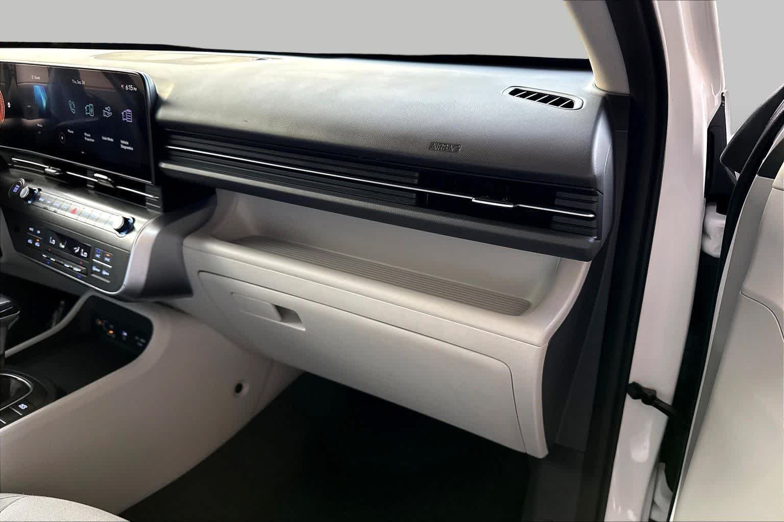 Used 2025 Atlas White Hyundai SEL image 18