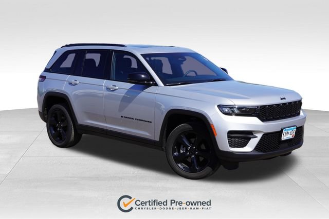 Used 2023 Silver Jeep Altitude X image 1