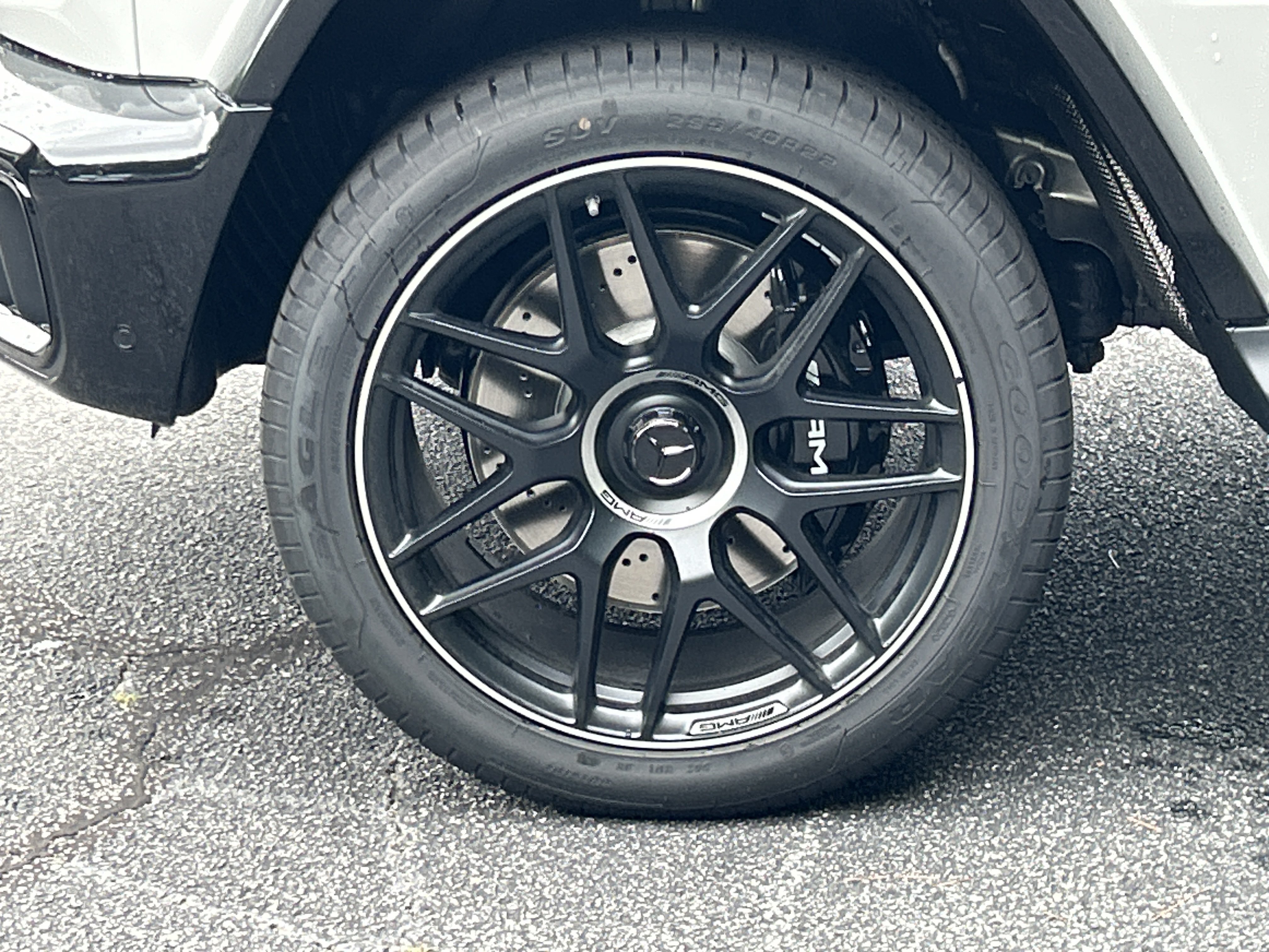 New 2027 MANUFAKTUR Moonlight White Metallic Mercedes-Benz AMG® G 63 SUV image 14