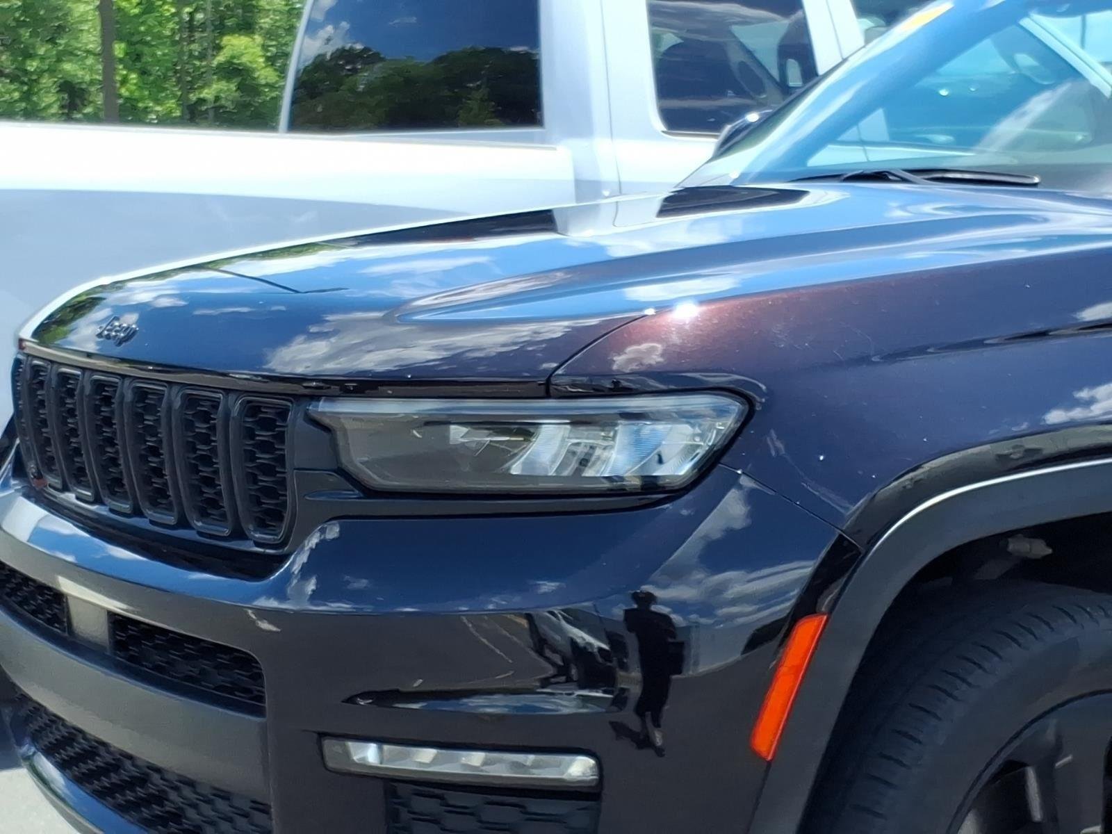Used 2022 Ember Pearlcoat Jeep Limited image 2