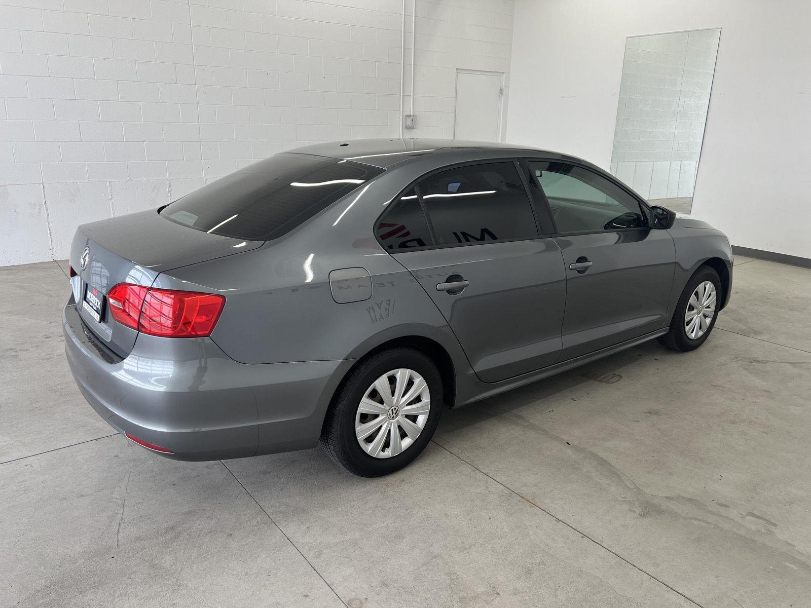 Used 2014 Platinum Gray Metallic Volkswagen S image 4