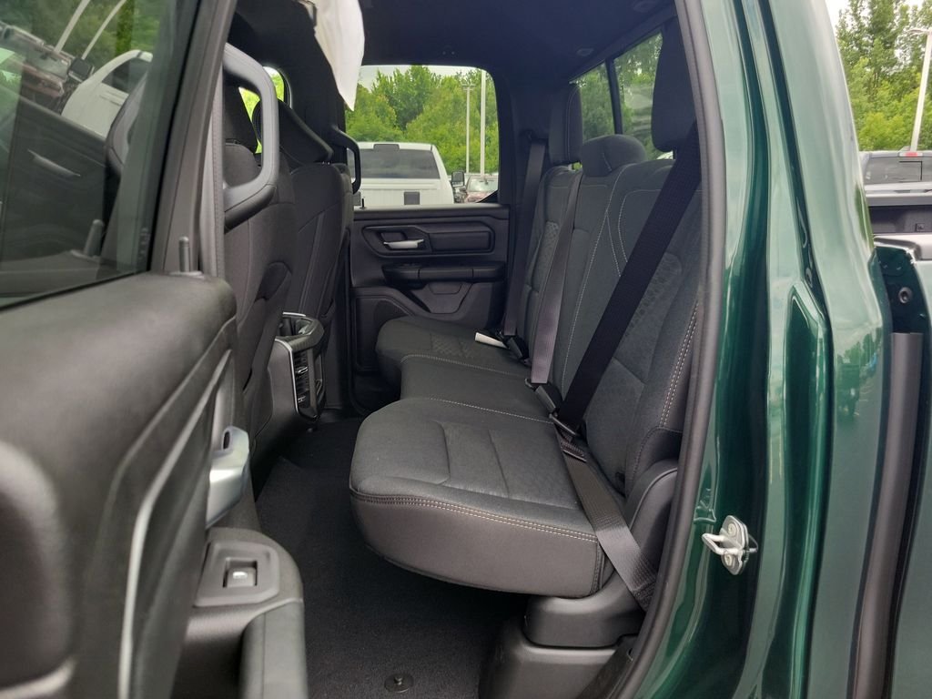 New 2026 Serrano-Green Metallic Exterior Paint RAM BLACK EXPRESS EDITION image 8