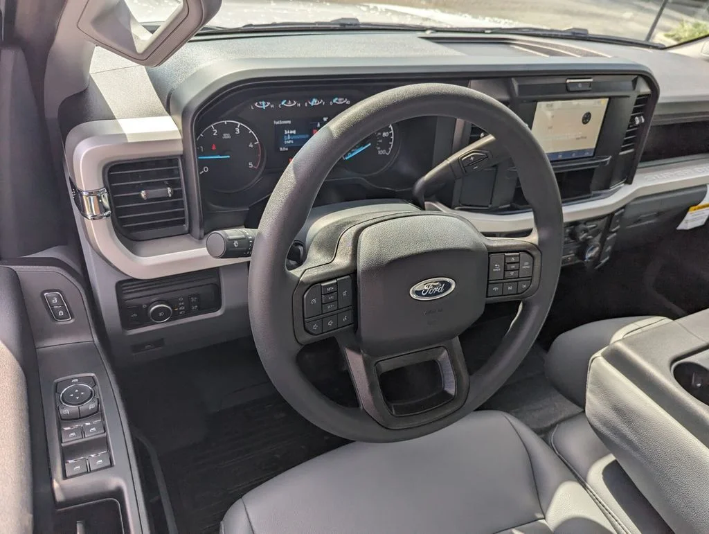 2026 Ford F-350 Super Duty XL - Photo 8