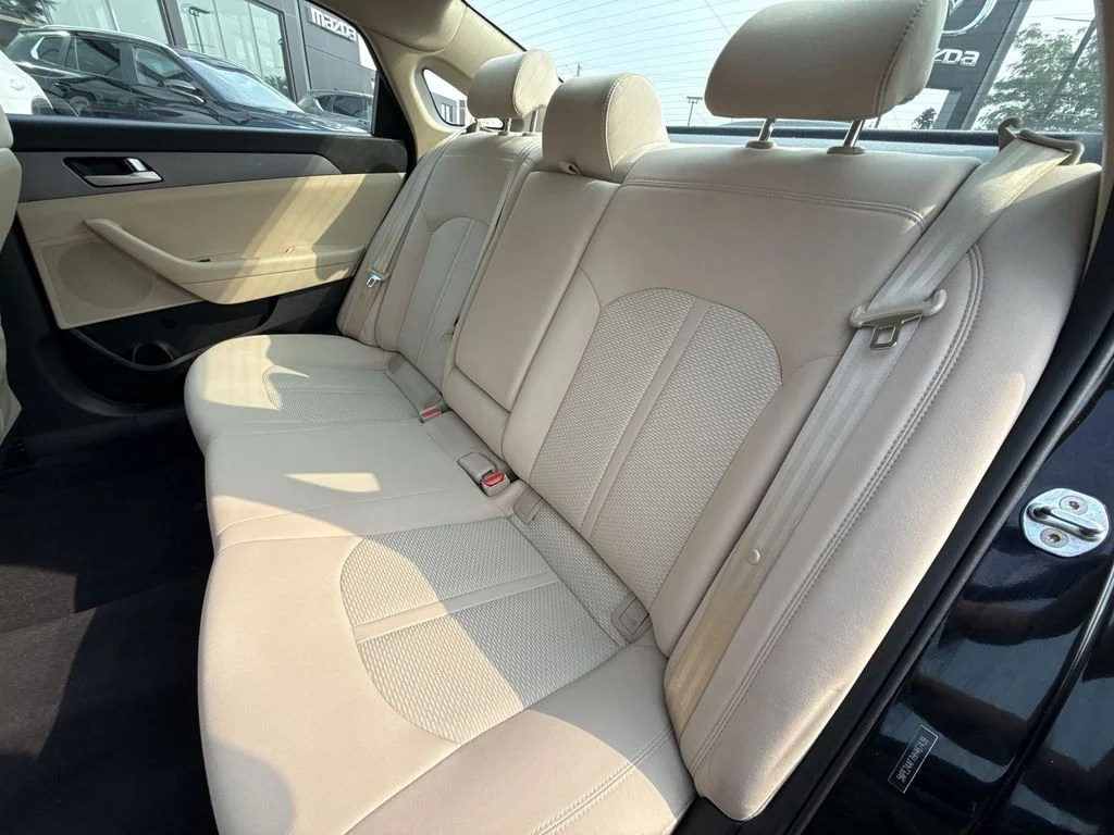 Used 2017 Black Hyundai SE image 23