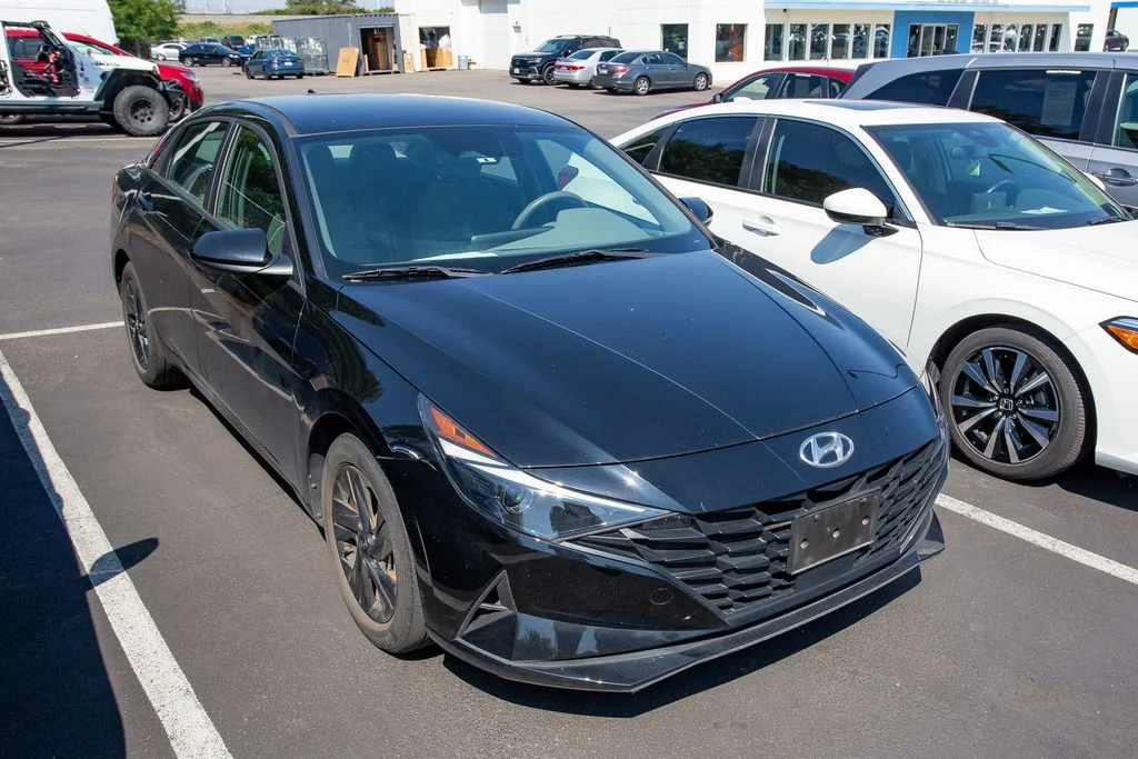 Used 2022 Phantom Black Hyundai SEL image 3