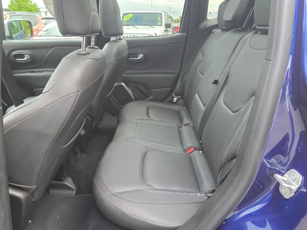 Used 2018 Jetset Blue Jeep Limited image 28