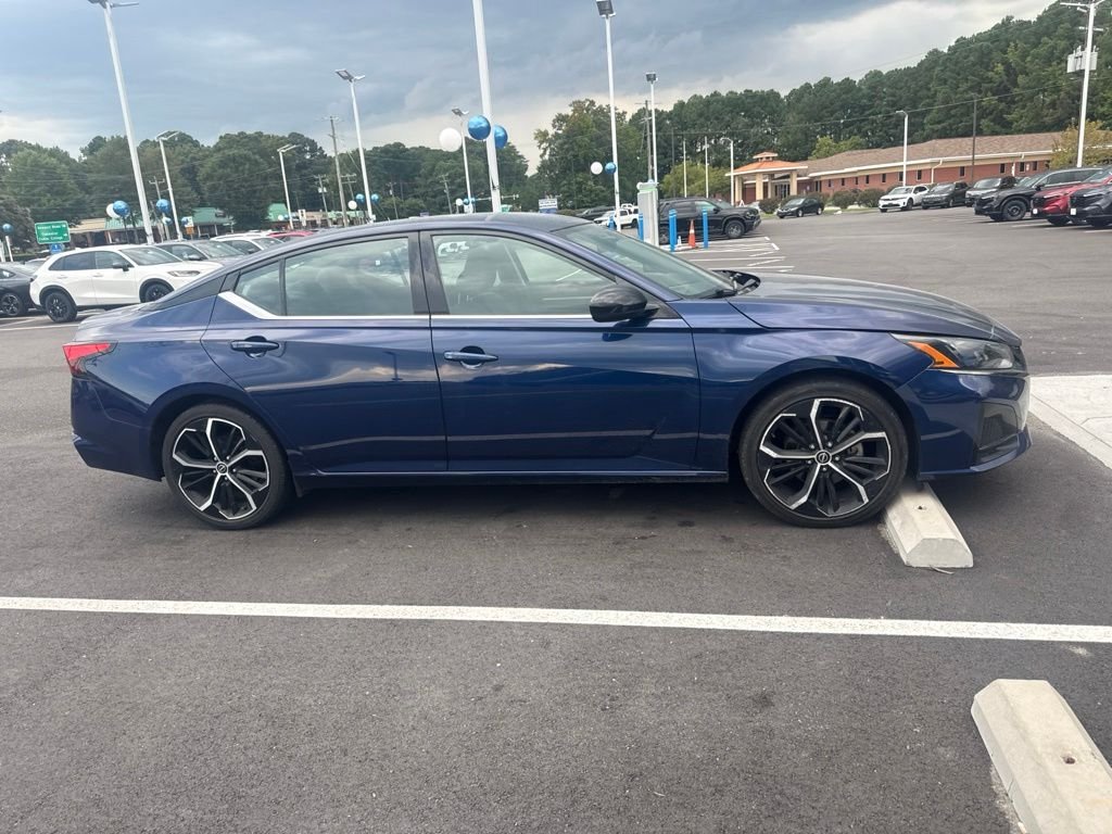 Used 2024 Blue Nissan 2.5 SR image 2