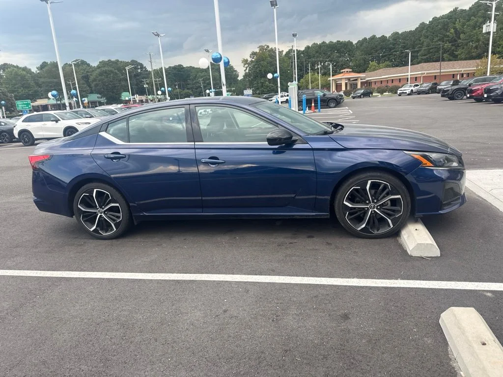 Used 2024 Blue Nissan 2.5 SR image 2