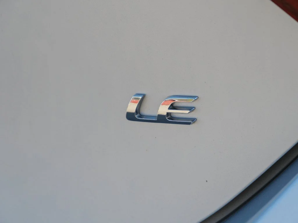 Used 2016 Silver Toyota LE image 8
