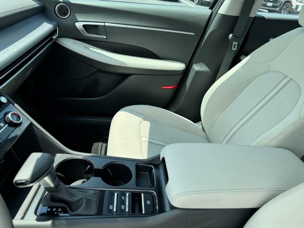 2025 Hyundai Sonata SE - Photo 13