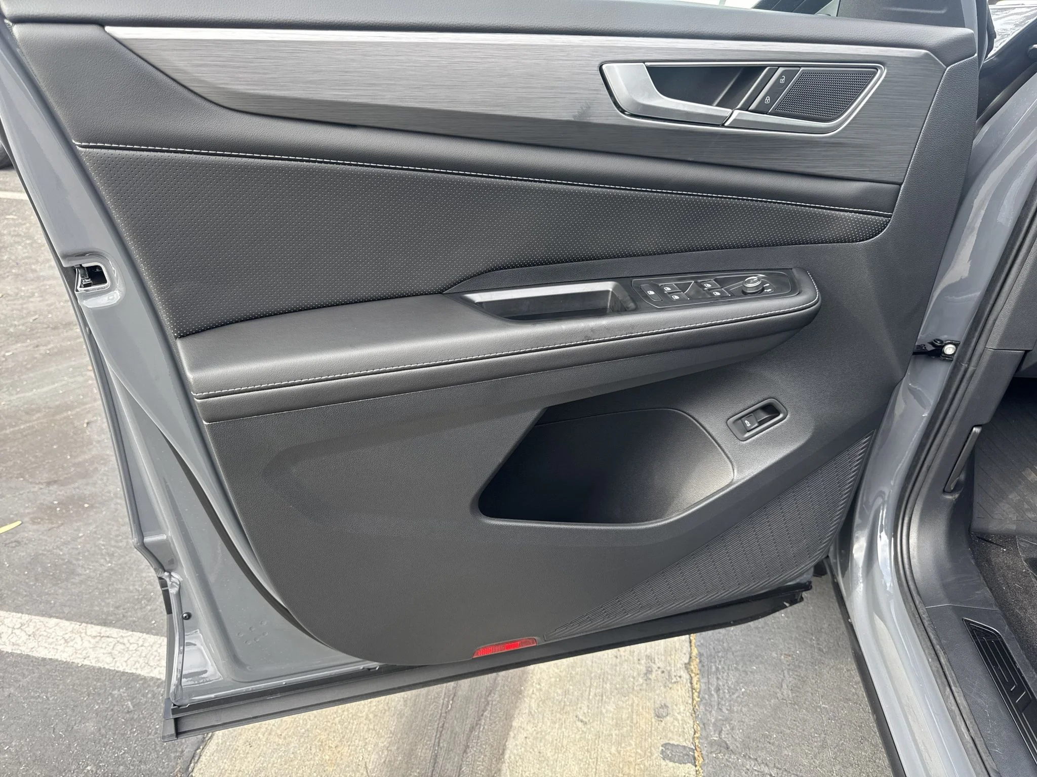 New 2026 Pure Gray Volkswagen 2.0T SE w/Technology image 12