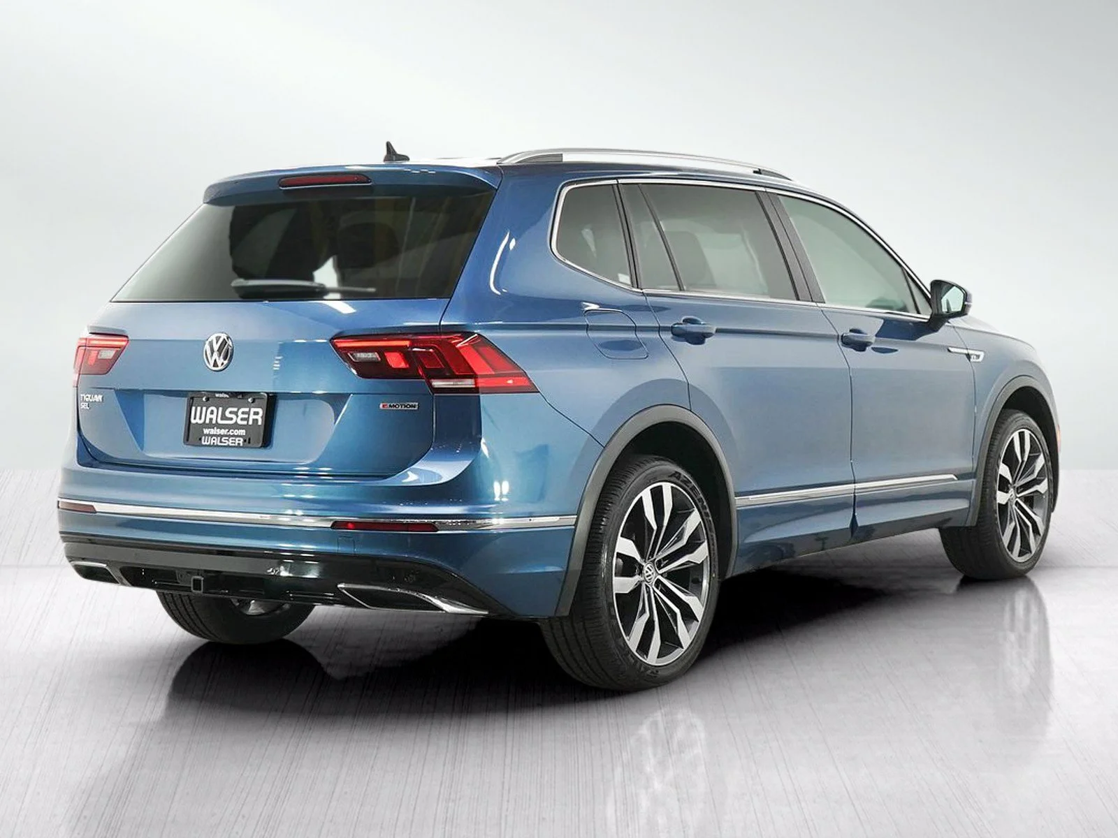 Used 2020 Blue Metallic Volkswagen 2.0T SEL Premium R-Line image 6