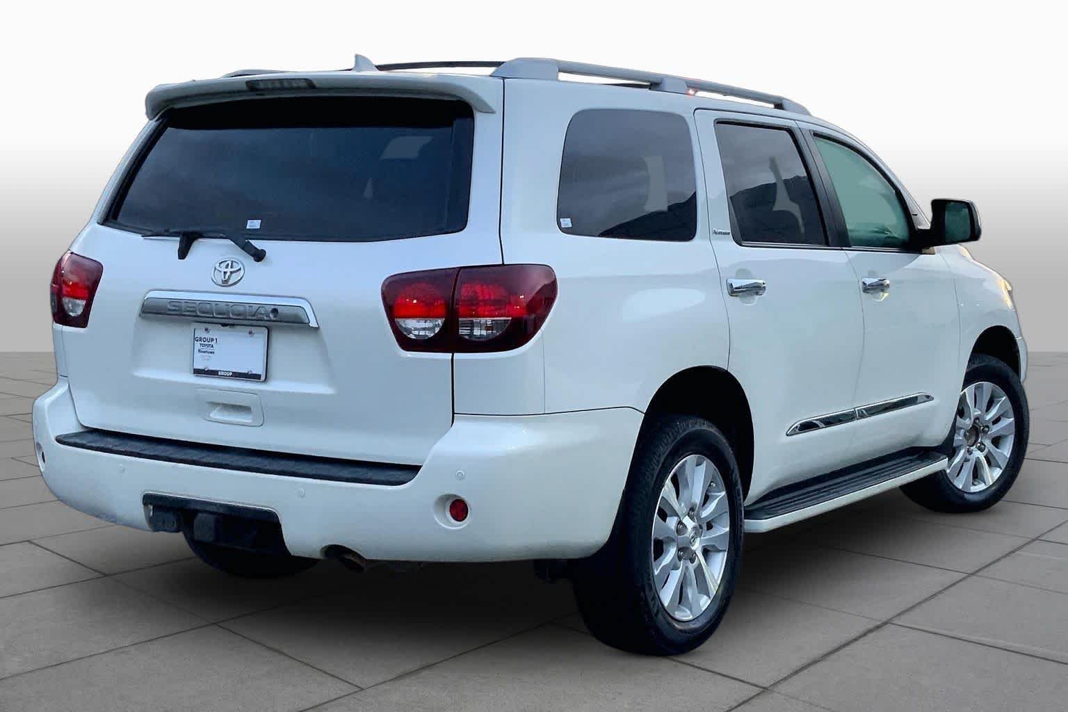 Used 2018 Blizzard Pearl Toyota Platinum image 11