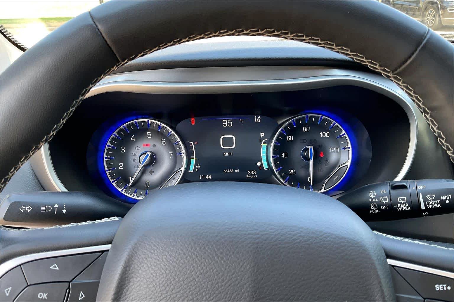Used 2024 Silver Mist Clearcoat Chrysler Touring L image 25