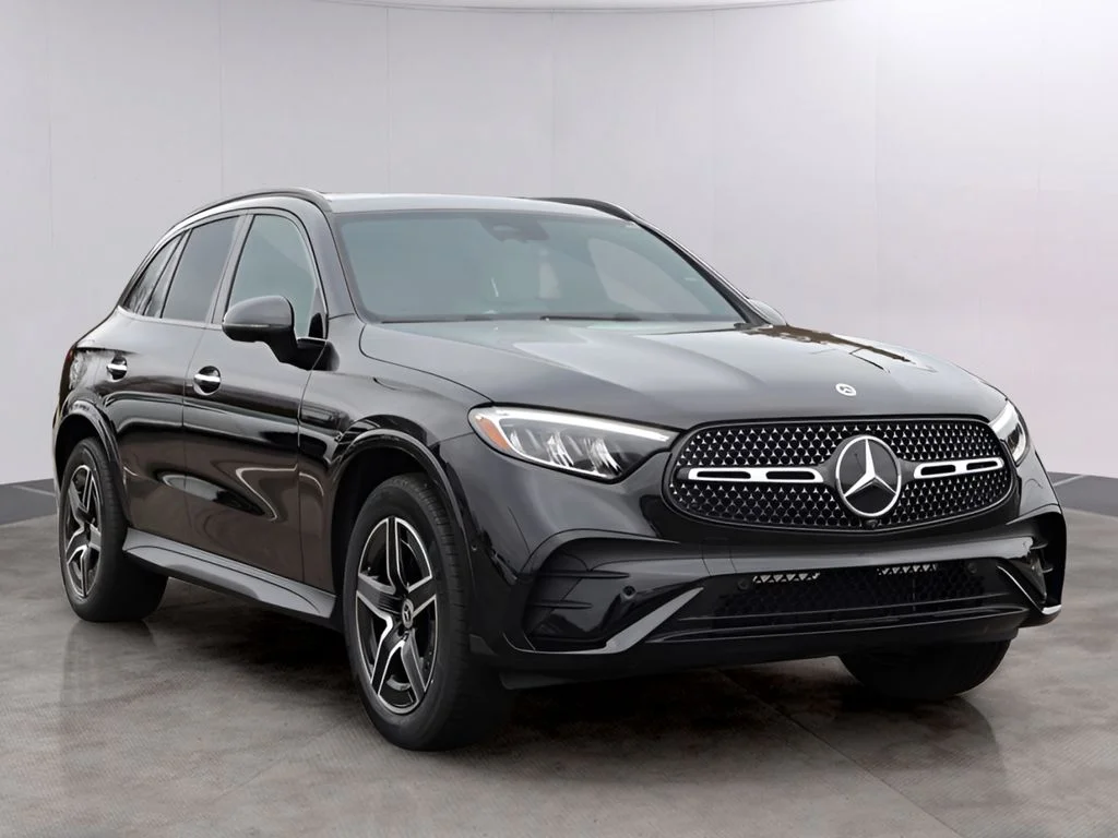 Used 2026 Obsidian Black Metallic Mercedes-Benz GLC 300 image 3