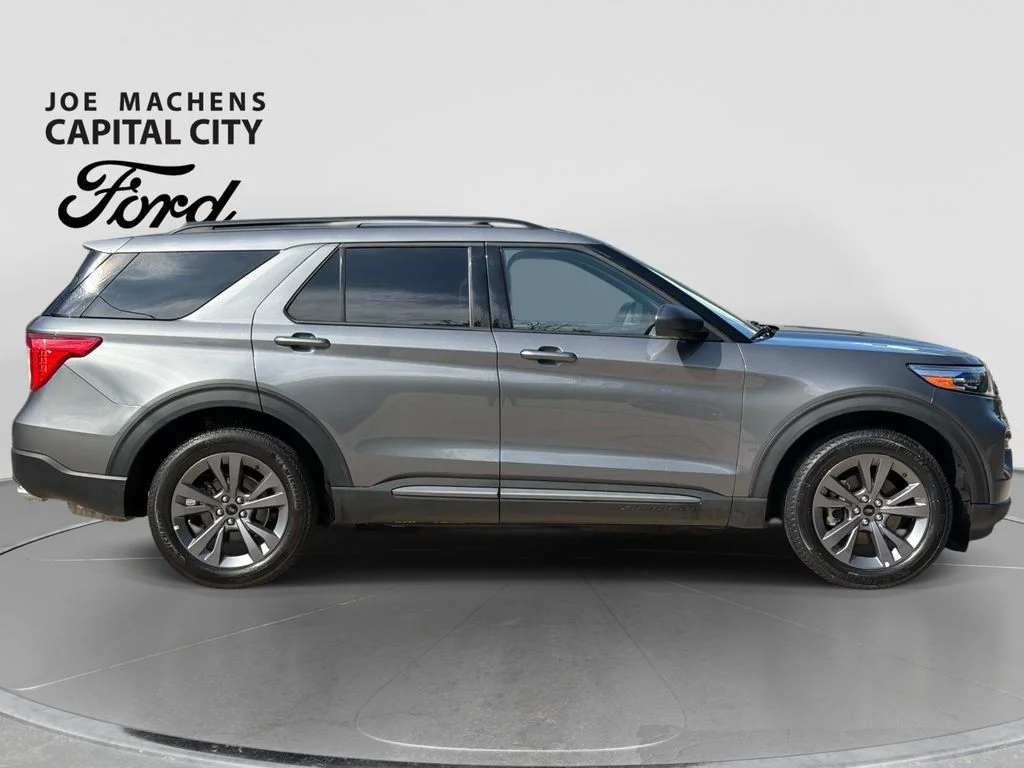 Used 2022 Gray Ford XLT image 3