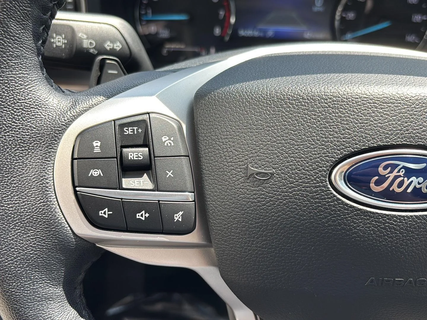 Used 2020 Star White Metallic Tri-Coat Ford Limited image 18