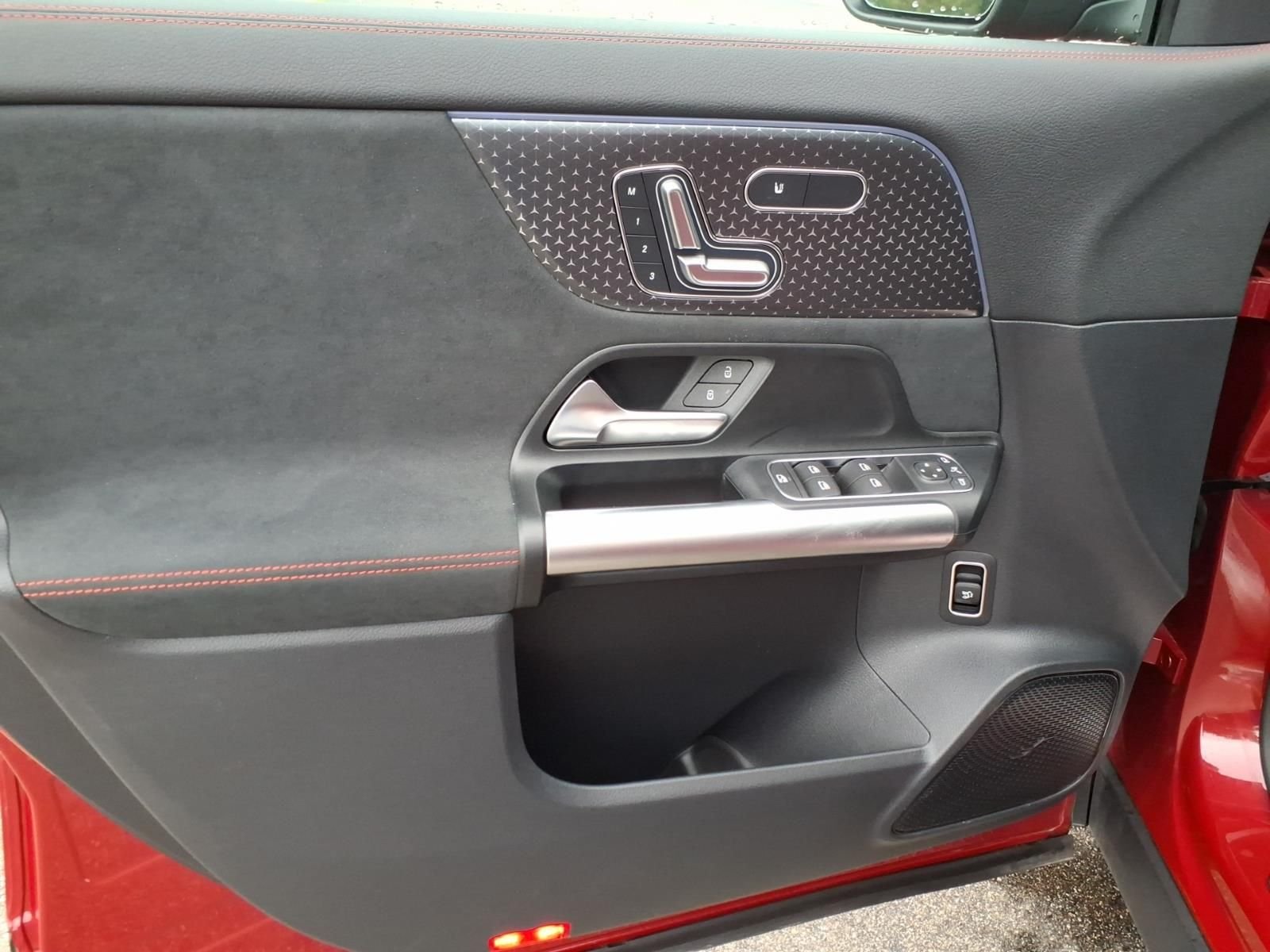 Used 2025 Red Mercedes-Benz GLA 250 image 16