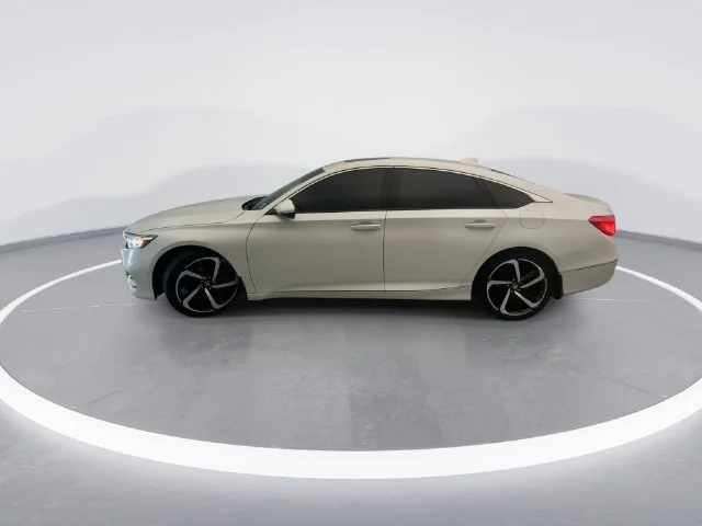 Used 2019 White Honda Touring 2.0T image 3