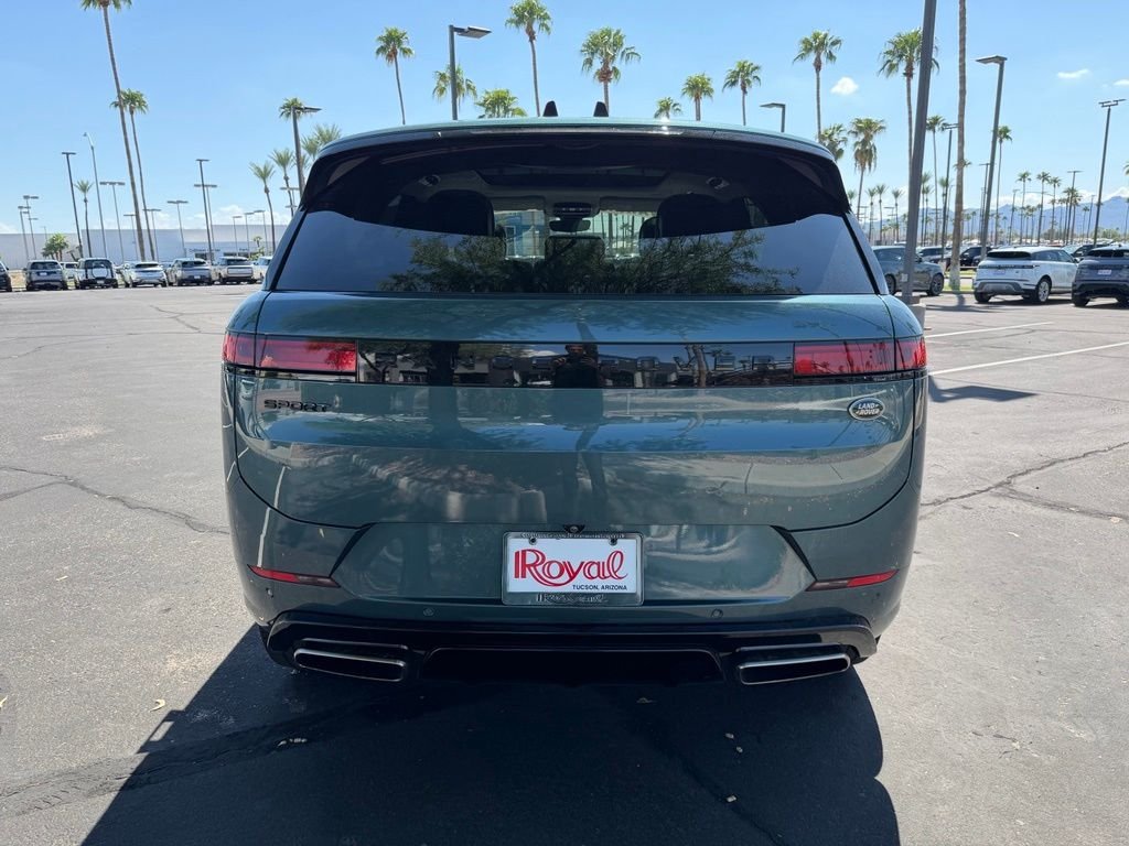 Used 2023 Green Land Rover SE Dynamic image 19