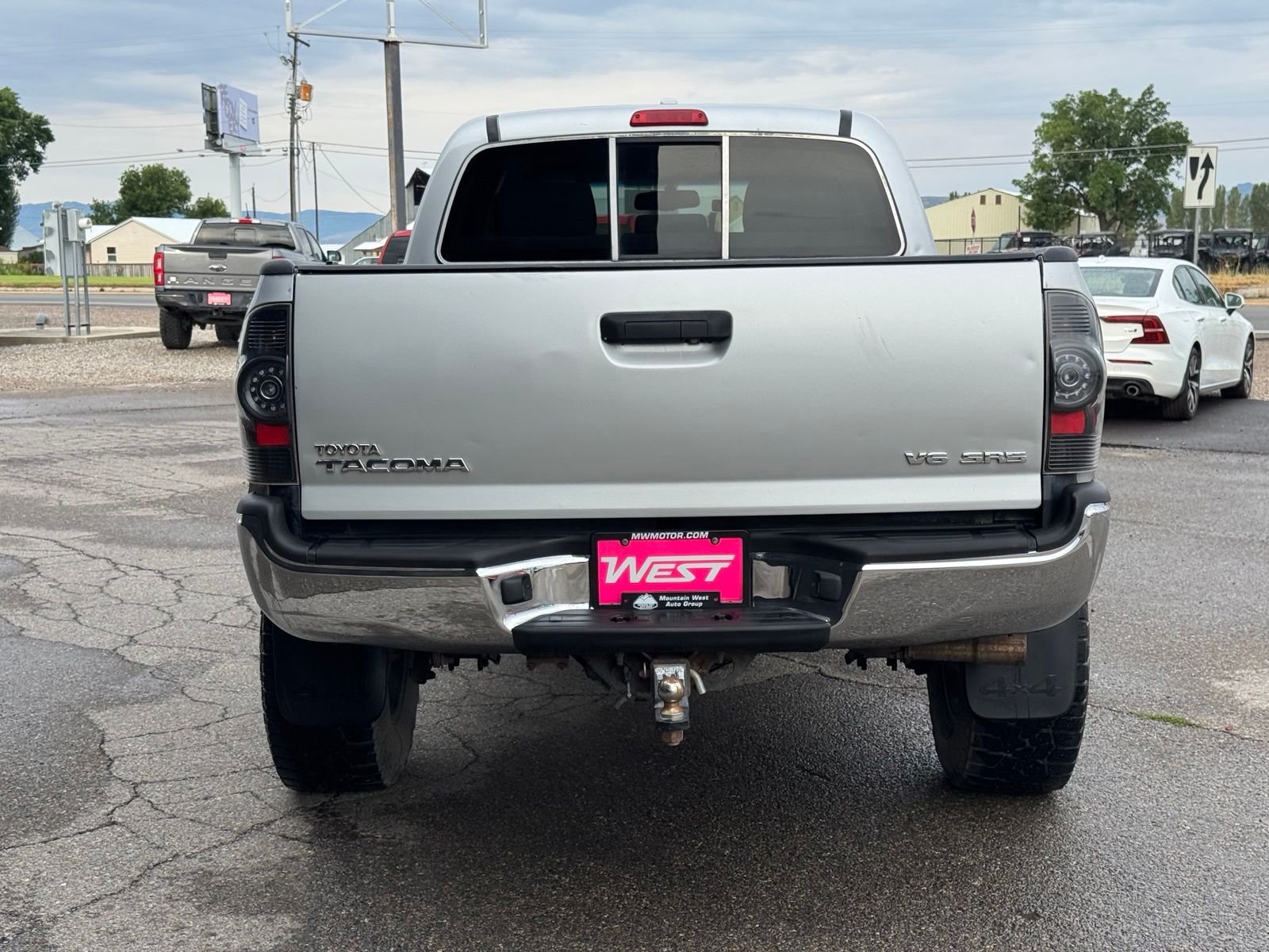 View vehicle photo 7