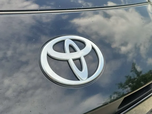 2025 Toyota Camry LE - Photo 7