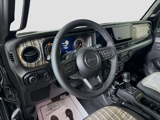 New 2026 Black Clear-Coat Exterior Paint Jeep 85th Anniversary Edition image 9