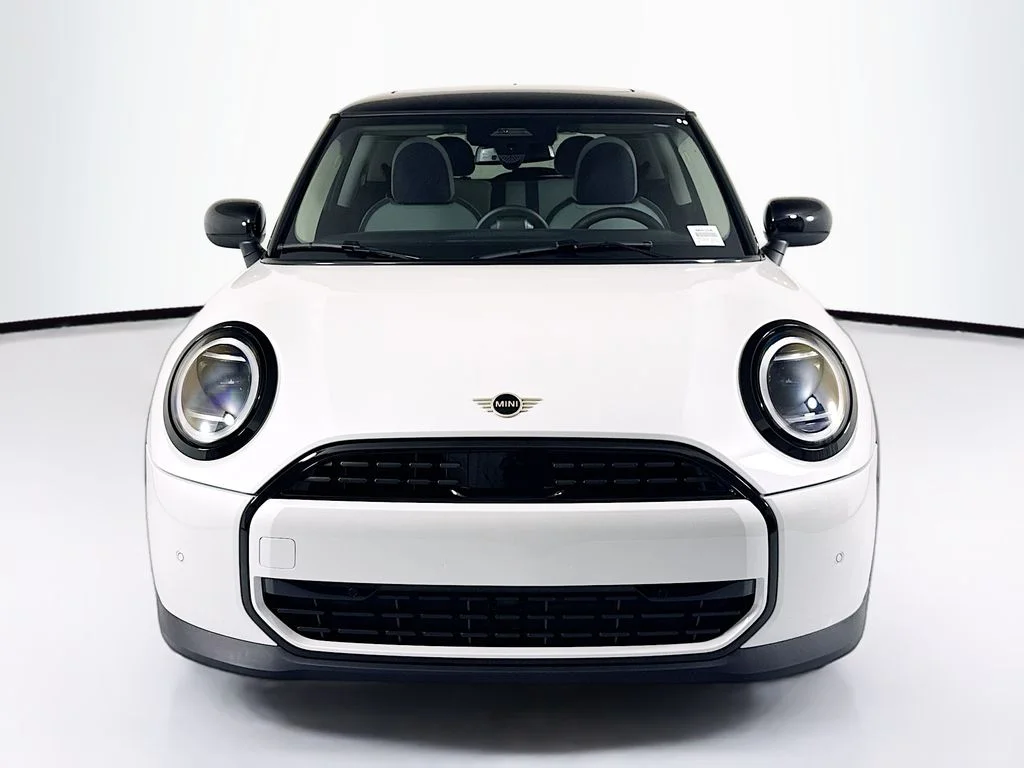 New 2026 Nanuq White Metallic MINI Signature Plus image 2