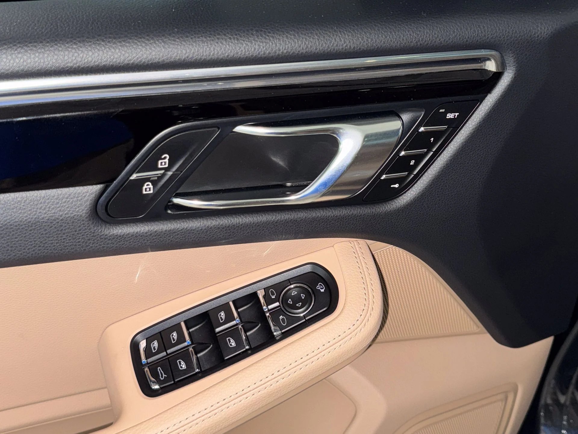 Used 2025  Porsche T image 18