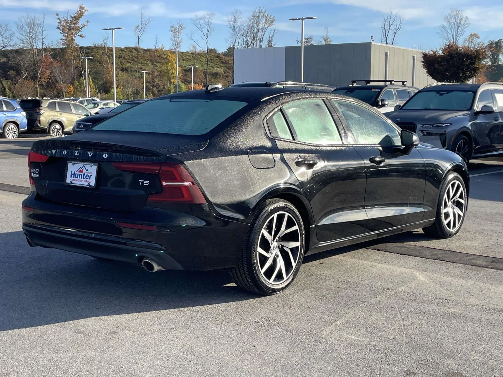 Used 2020 Black Stone Volvo Momentum image 27