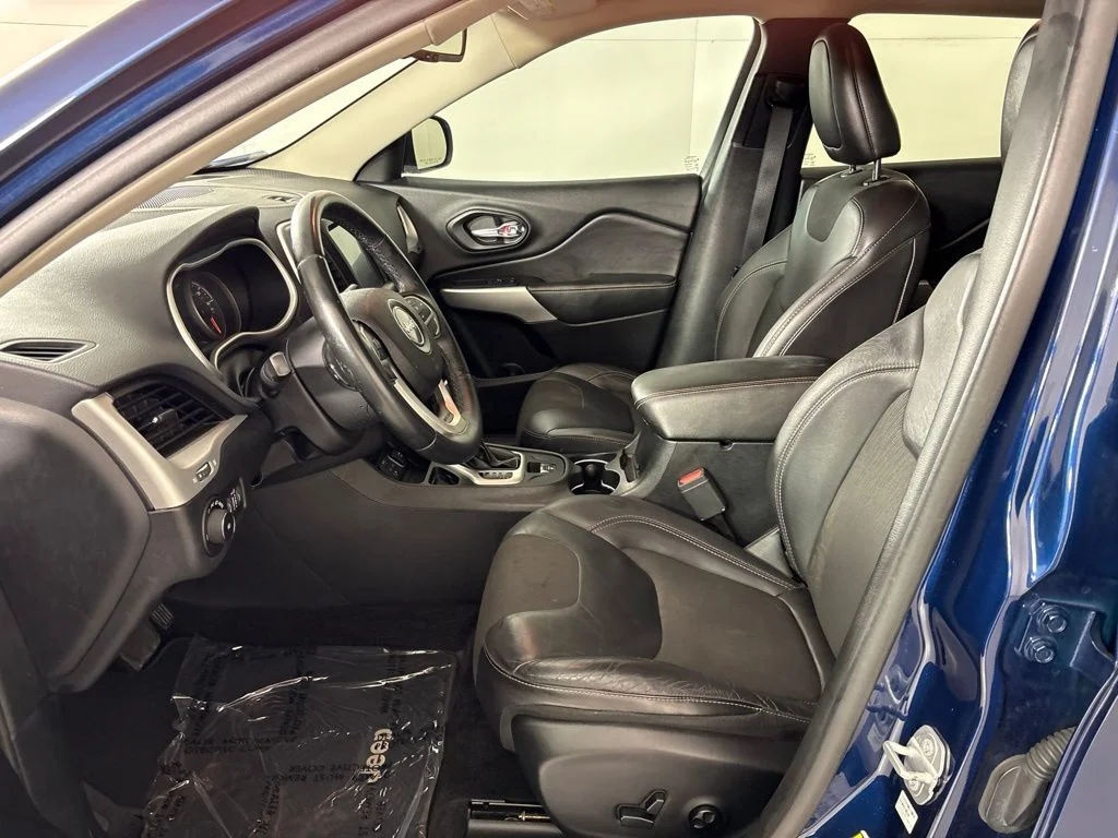 Used 2018 Blue Jeep Latitude Plus image 20